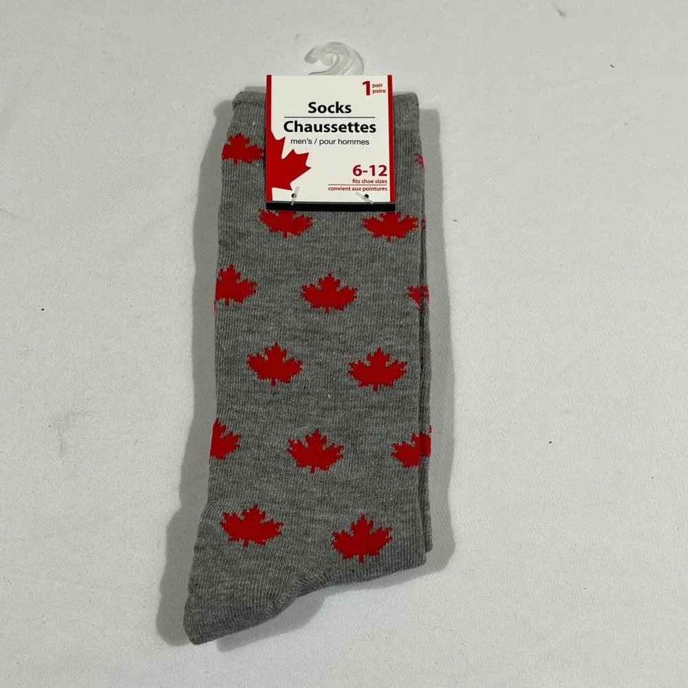 Greenbrier International Canada Crew Socks Mens 6-12 Grey Red Maple Leaf Pattern